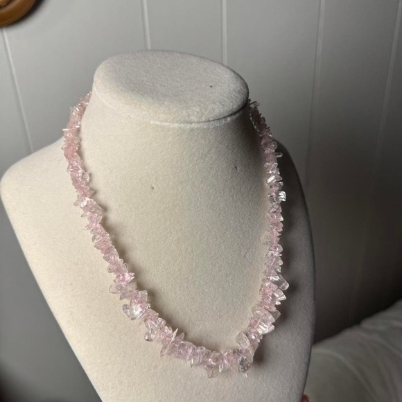 Vintage Rose Quartz Chip Necklace Pink Crystal Stone Barrel Clasp Boho Jewelry - Picture 2 of 8